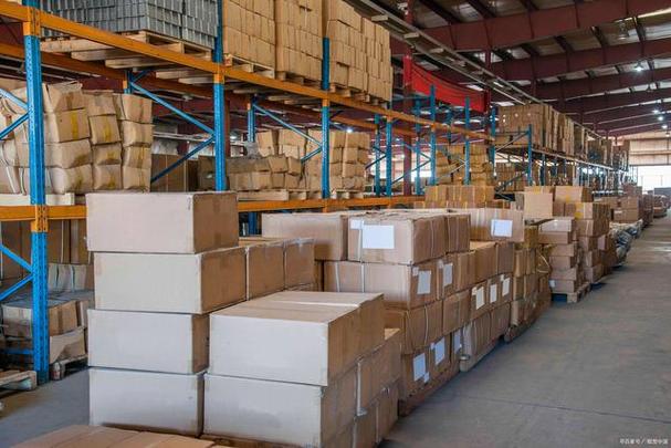 由仓储物流服务商代为发货,完成货物的分拣,包装,打印运单,配送等环节